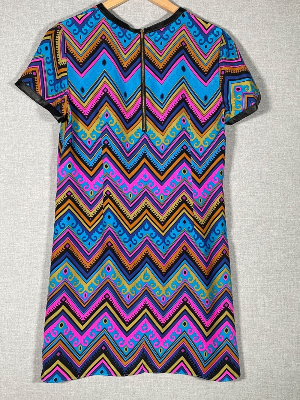 Alice & Trixie Silk Chevron Dress S Neon Pink Blue Zig Zag Leather Trim Mini - Picture 3 of 9
